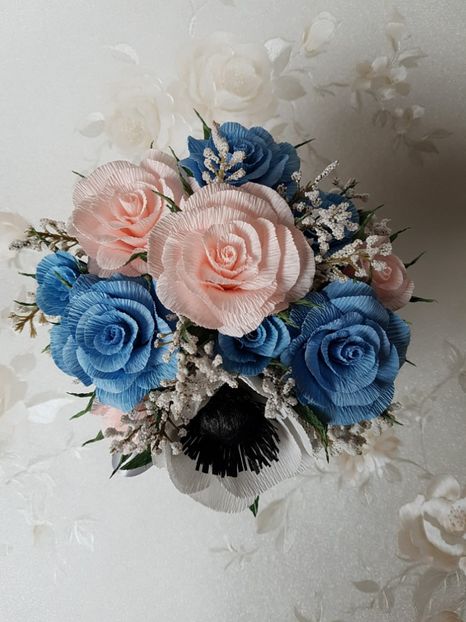 received_1679321598827004 - Flori de hartie