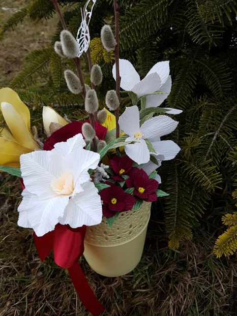 received_1674674832625014 - Flori de hartie