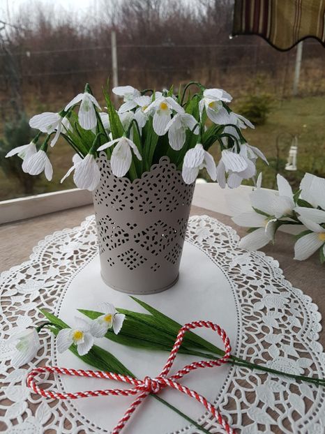 received_1656193251139839 - Flori de hartie