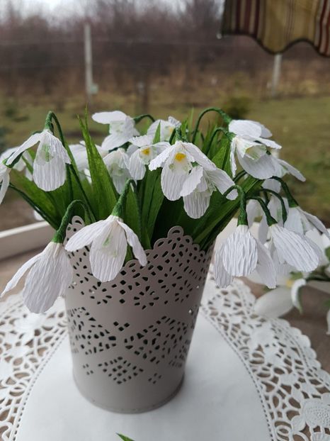 received_1656193321139832 - Flori de hartie