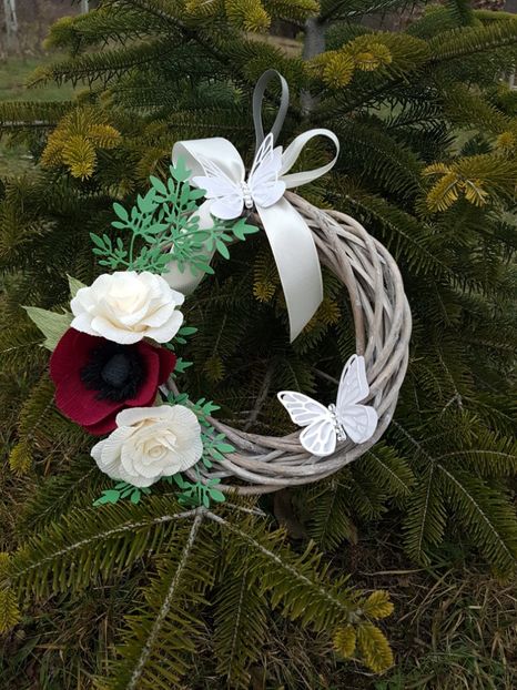 received_1647032692055895 - Flori de hartie