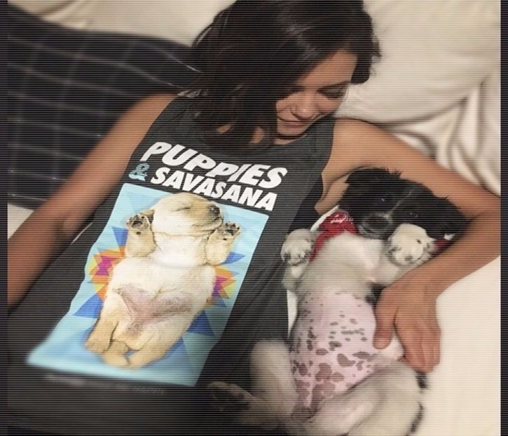 ╰✿μλbuoϝᴉc❥.; Încerc să termin ceaiul ăsta, tu? # O privesc și zâmbesc. - S01xE01 Noi de aici nu plecăm - nu plecăm acasă