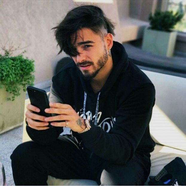 — ˣɢʟoʀʏ ☽ ♡ ┊ Cobor adormit de sus doar într-o pereche de pantaloni  de trening și când ajung - S01xE01 Noi de aici nu plecăm - nu plecăm acasă