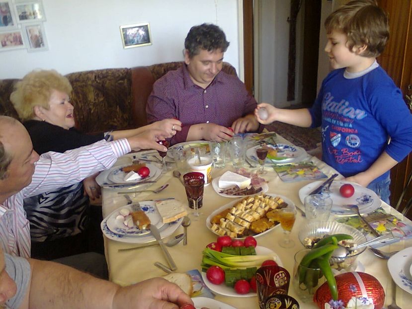 Fotografie3723 - 2018 A DOUA ZI DE PAȘTI CU CEI DRAGI LA MASĂ