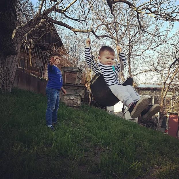  - 2018 A DOUA ZI DE PAȘTI CU CEI DRAGI LA MASĂ