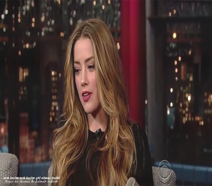 ─  # Încep să râd și-l țin în continuare în brațe. Uite, cine vorbea despre agresivitate. - S01xE01 Noi de aici nu plecăm - nu plecăm acasă