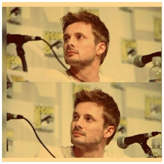 ╬┇ Acum imi poti explica jocurile tale, sunt ochii si urechi atent la tine. [oftez scurt si o - S01xE01 Noi de aici nu plecăm - nu plecăm acasă