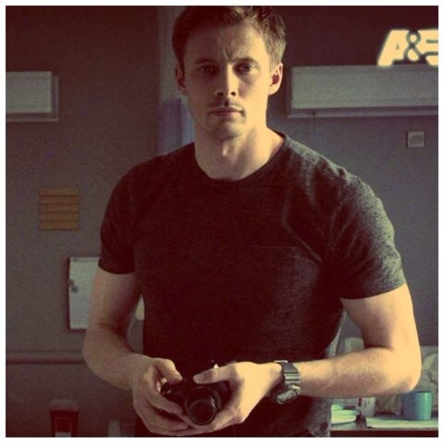 ╬┇ Daca vrei sa fi singura si linistita, poti sa spui. [ma ridic si ma uit scurt la ea, dupa care ma - S01xE01 Noi de aici nu plecăm - nu plecăm acasă