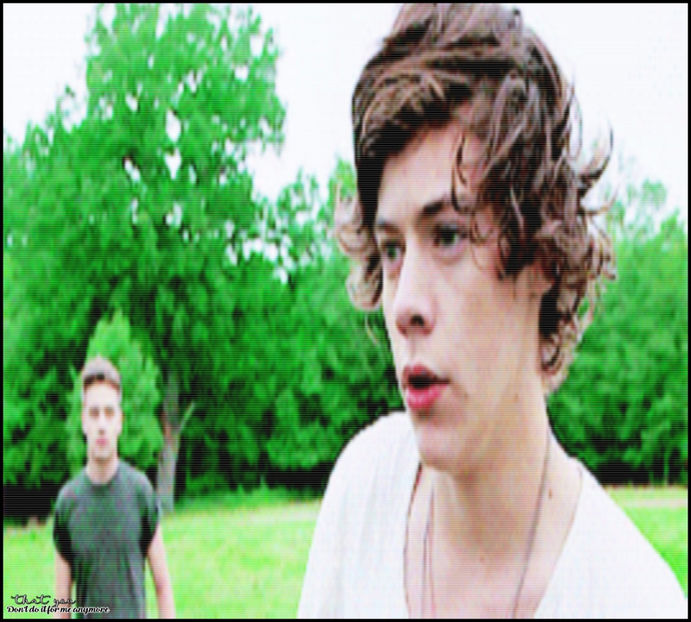 ͡♛　˛ᵈᵃᵈᵈʸ·̷ἷ̷̷ṩ̷̷✩ђ̷̷ὄ̷̷м̷ἔ̷ ✔.˛Ridic uşurel o sprânceană, lăsându-mi palmele pe genunchi, „Nu - S01xE01 Noi de aici nu plecăm - nu plecăm acasă