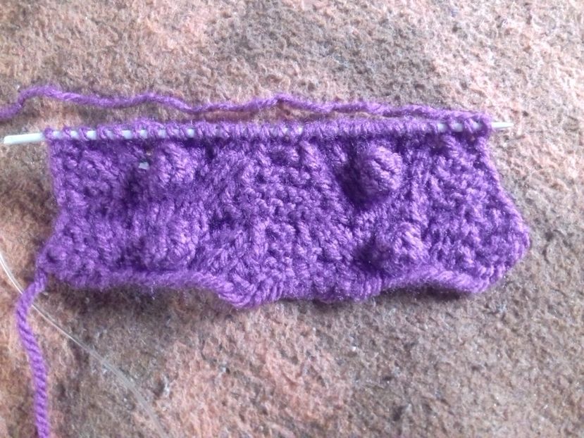 Model ajurat cu bobițe pentru port bebe - Tricotaj - Lucrarile mele