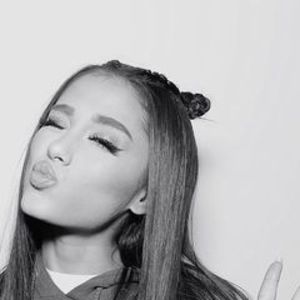 C5TozpQUoAATkJQ - 01aa Ariana - 01