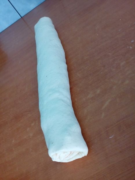 Pâine decorativă cu sos chili, ceapă cu boia și măsline verzi - 2 - Culinar 3