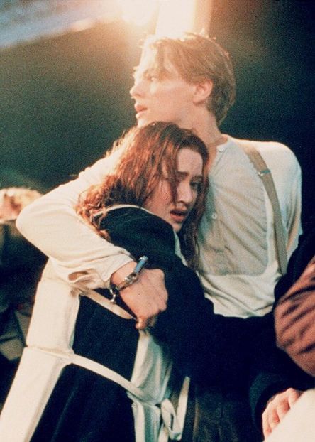 21 - ALEGE O POZĂ LIBERĂ CU FILMUL TITANIC 1997 ȘI ACTORII DIN FILM