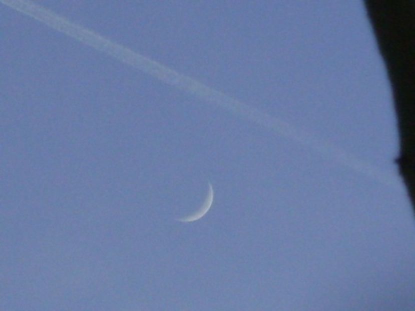 Luna noua in Berbec - Luna - Soarele si norii - 1
