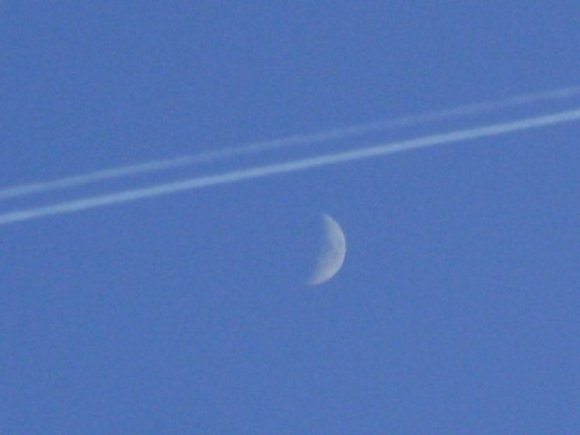 Luna in crestere in Rac - Luna - Soarele si norii - 1
