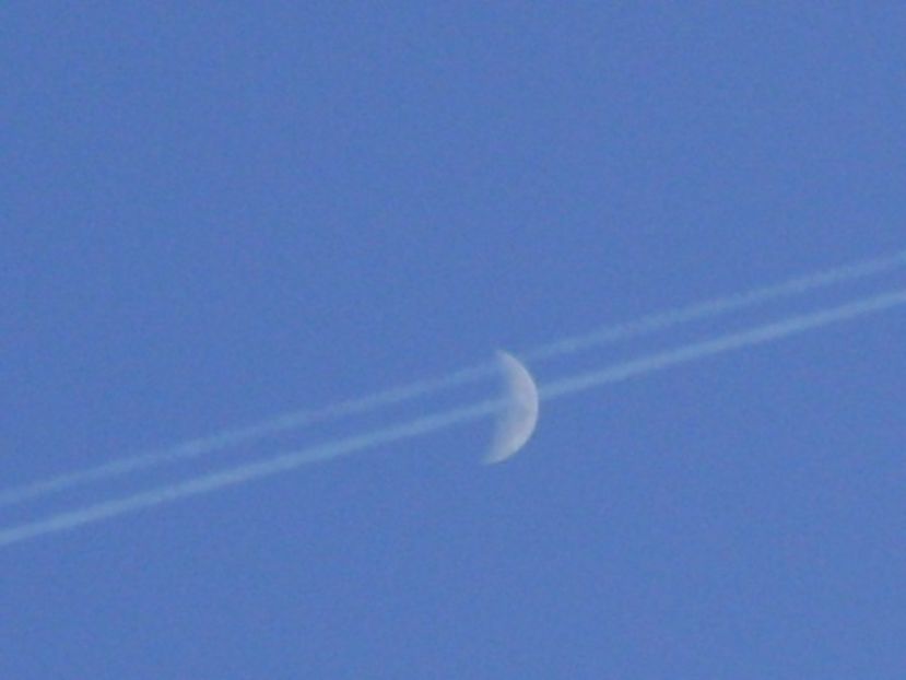 Luna in crestere in Rac - Luna - Soarele si norii - 1