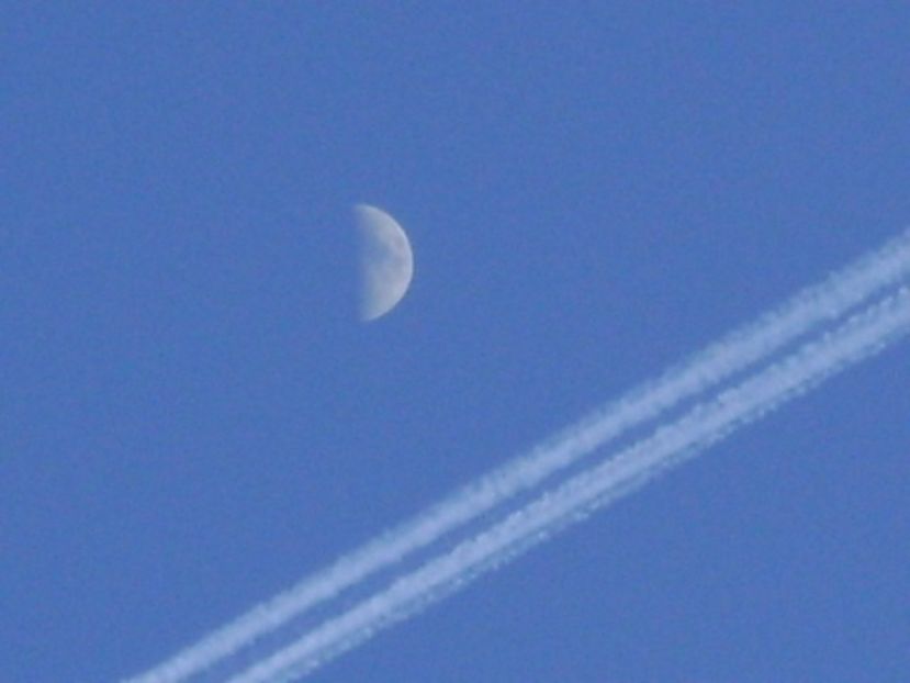 Luna in crestere in Rac - Luna - Soarele si norii - 1