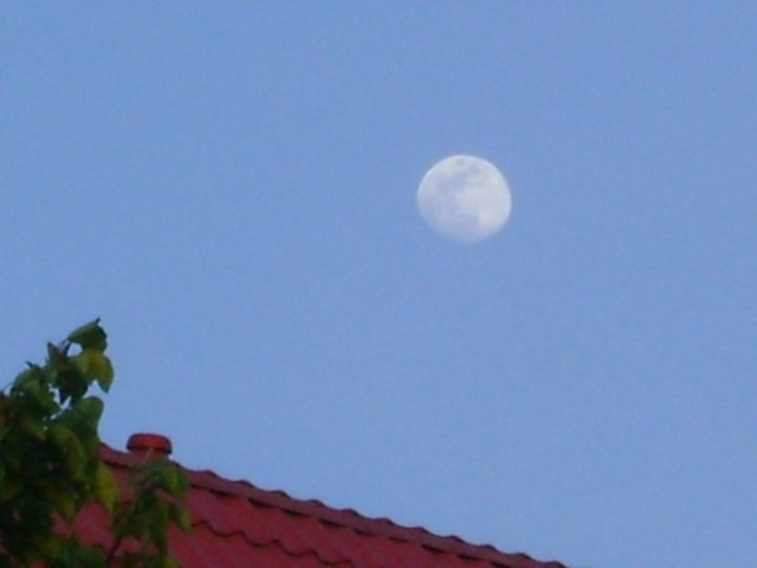 Luna in crestere in Balanta - Luna - Soarele si norii - 1
