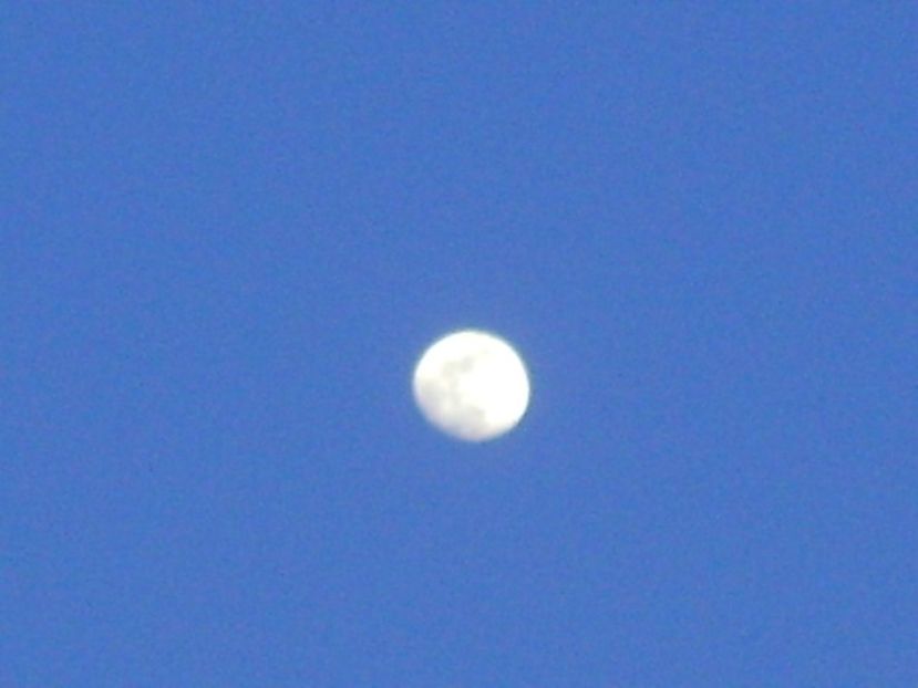 Luna in crestere in Balanta - Luna - Soarele si norii - 1