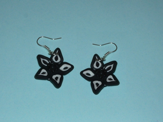 cercei-flori-alb-negru