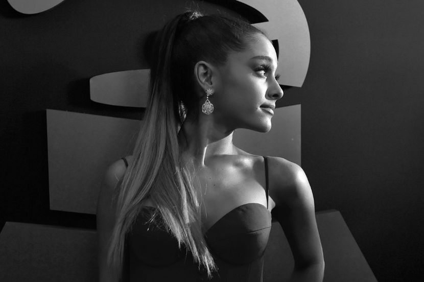 ariana-grande-broken-terror-attack-concert-52317-1495547894 - 01aa Ariana - 01