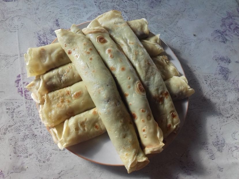 Clătite cu dulceață de piersici - Retete 1