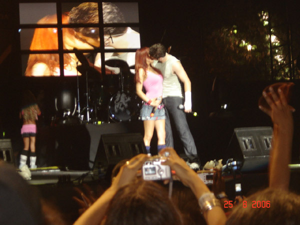 f002of5m9a29518ct1 - Dulce Maria y Christopher Uckermann