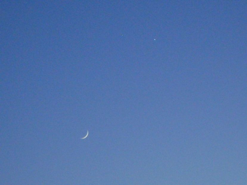 Luna Noua in conjunctie cu Venus - Luna - Soarele si norii - 1
