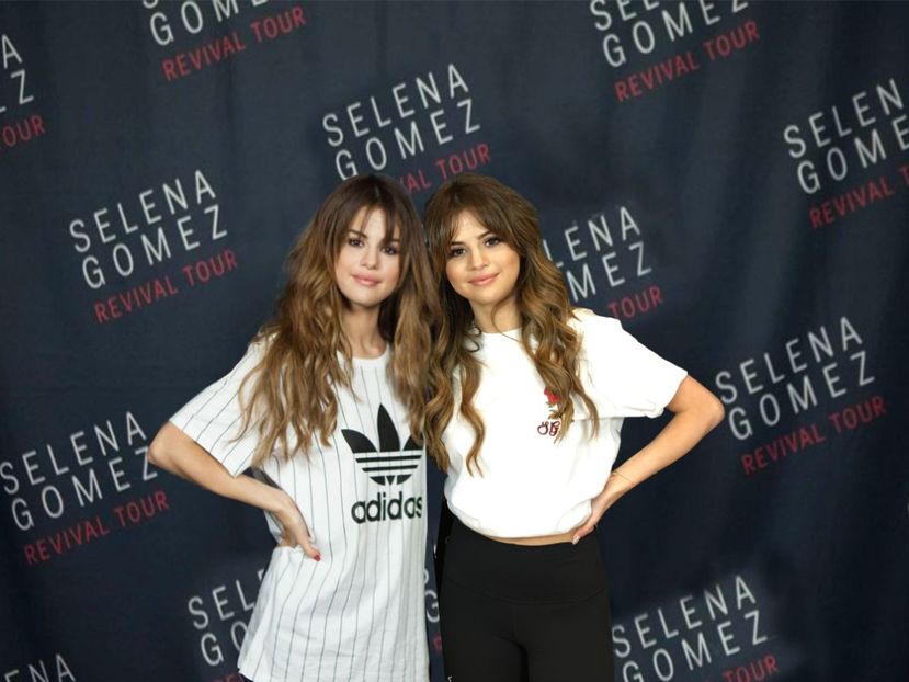  - Selena twins - 01