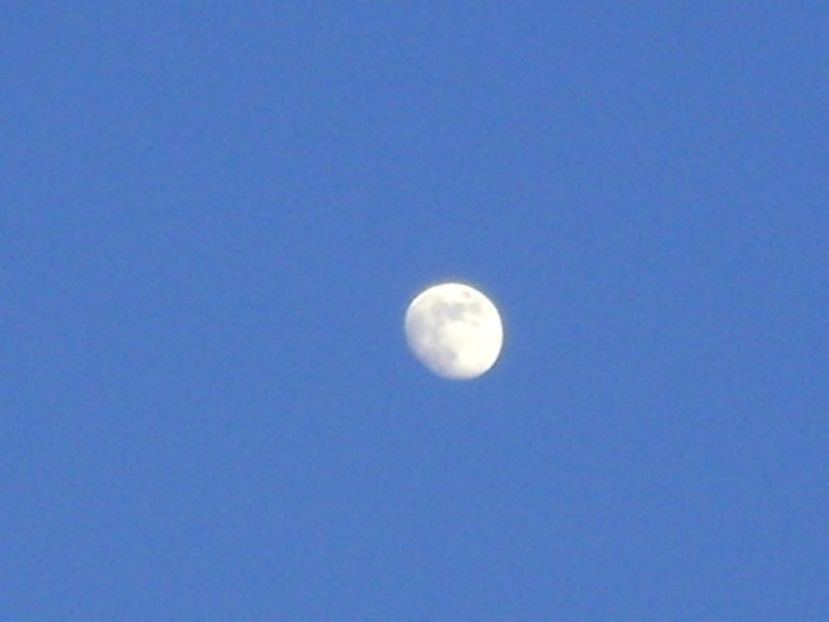 Luna in crestere in Scorpion - Luna - Soarele si norii - 1