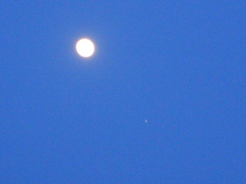 Luna in conjunctie cu Jupiter in Scorpion - Luna - Soarele si norii - 1