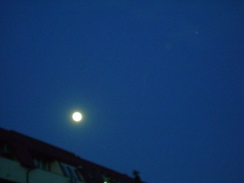Luna in crestere in Scorpion - Luna - Soarele si norii - 1