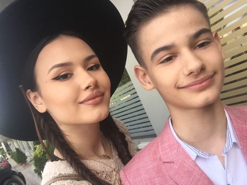 B7366007-5F12-4CE2-9344-88B97FC6EBF5 - copiii mei