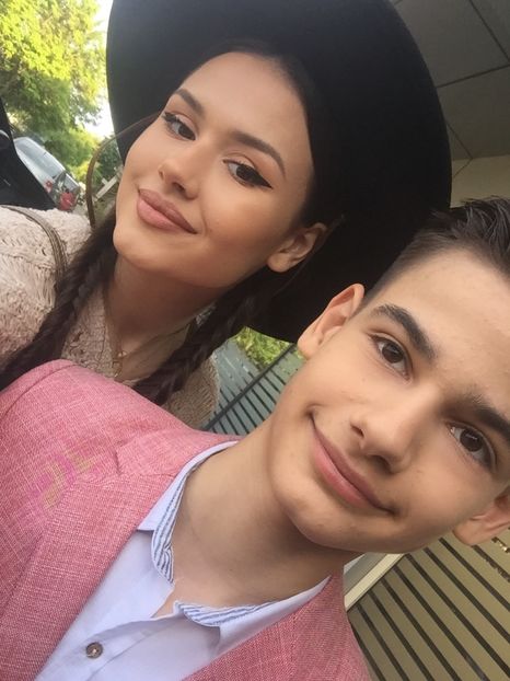 97D2A60D-1948-439E-A02B-39E331223972 - copiii mei