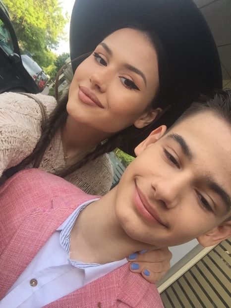 89585ADE-ABA3-4DE0-B258-F9D197F81436 - copiii mei