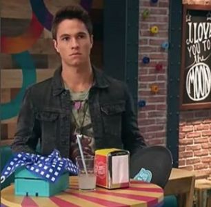 bandicam 2018-06-09 23-13-13-474 - 02 Simon