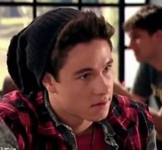 bandicam 2018-06-09 23-45-28-619 - 02 Simon