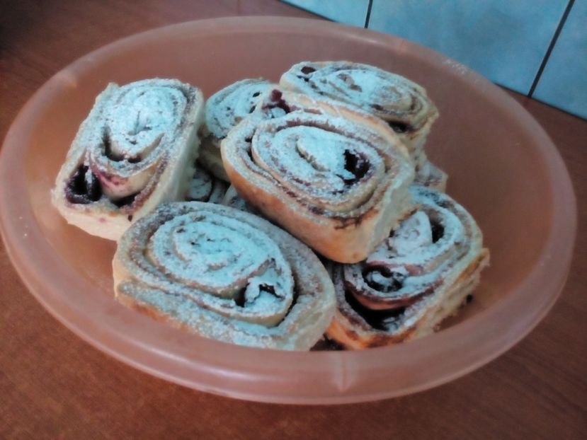 Melci cu cremă de brânză și vișine - 1 - Culinar 3