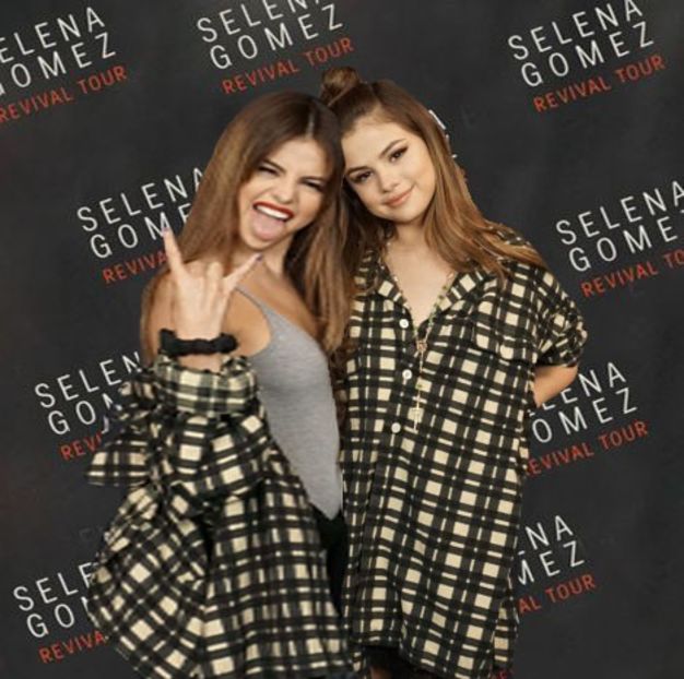  - Selena twins - 01