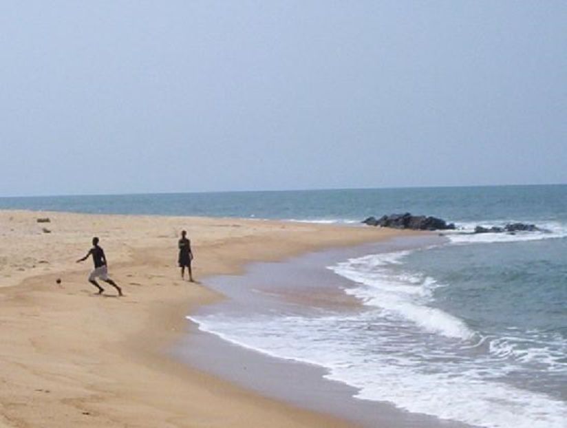 gorgeous-beach-on-the - panou solar - iluminat cu energie solara- liberia romana - africa
