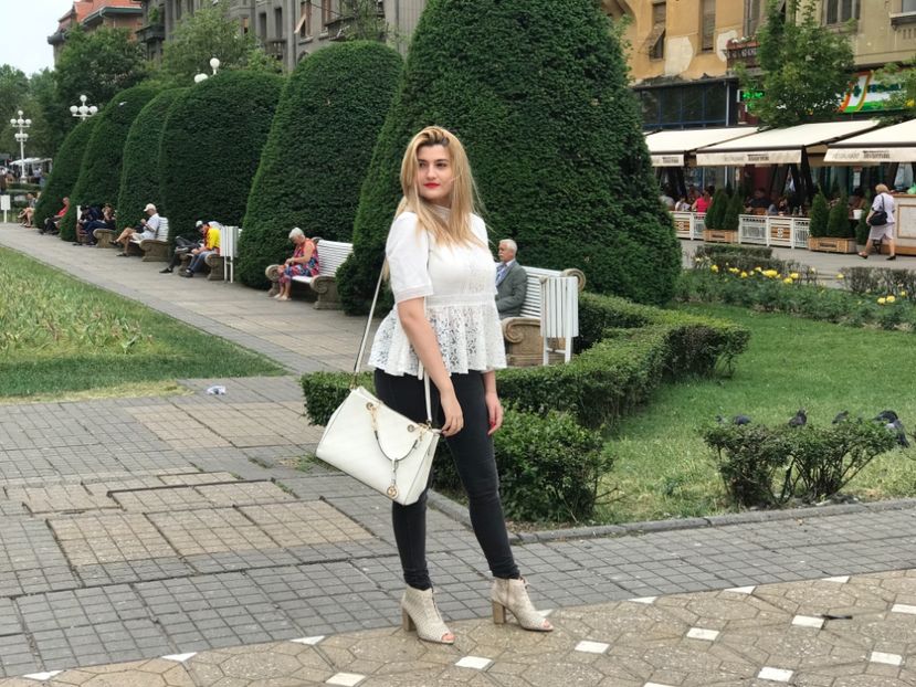 BC045B78-7D2E-4F8B-A062-4B89613C08EF - meee