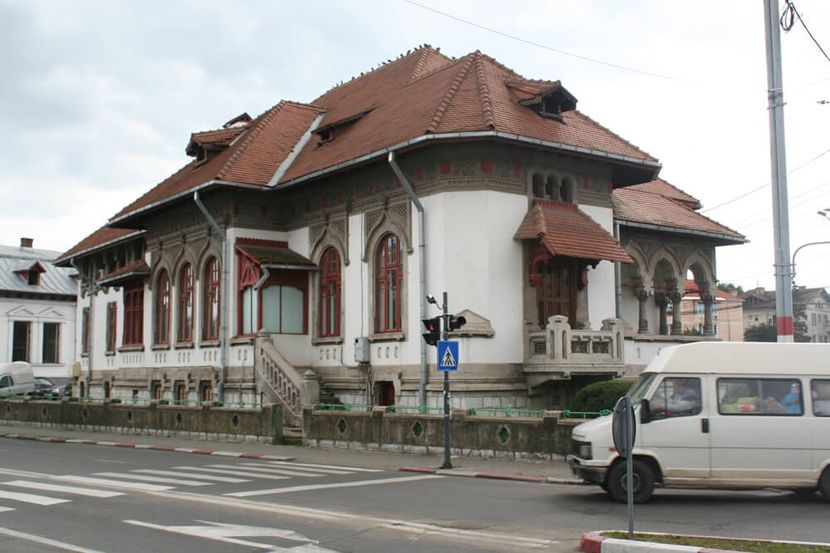 casa Iunian din Tg Jiu, muzeul T Arghezi - case si locuinte