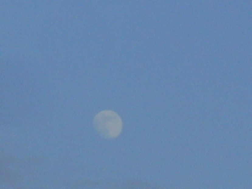 Luna in crestere in Sagetator - Luna - Soarele si norii - 1