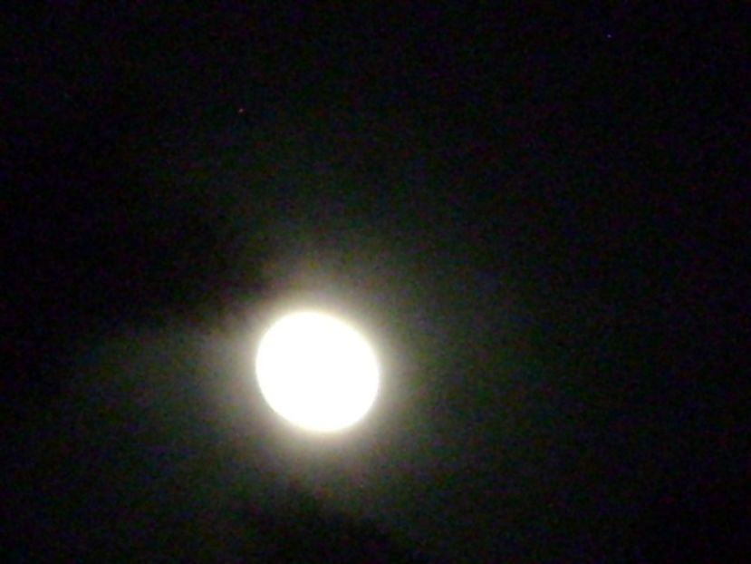 Luna in crestere in Sagetator - Luna - Soarele si norii - 1