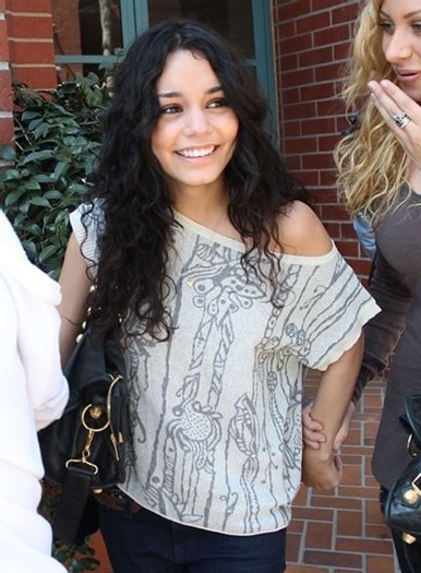 Vanessa Hudgens (46)