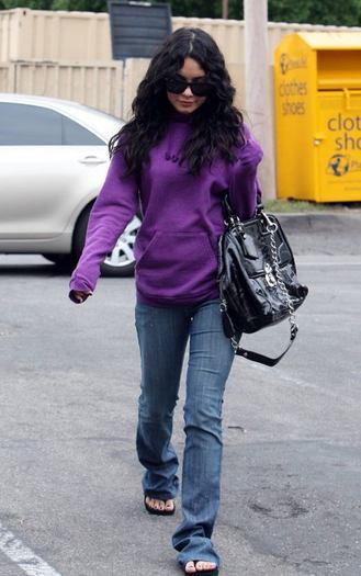 Vanessa Hudgens (64) - x - Vanessa Hudgens