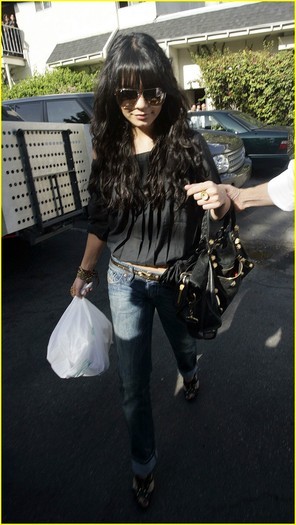 Vanessa Hudgens (76)