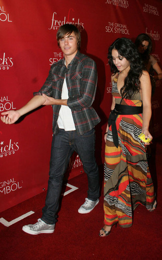 Vanessa Hudgens (85)