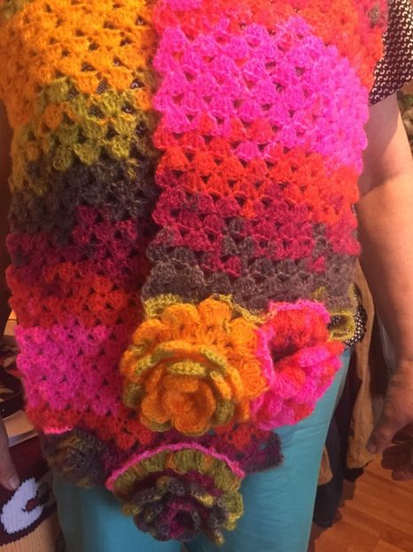  - Haine și jucării lucrate manual