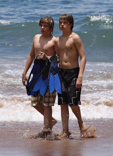 Dylan_Sprouse_and_569c - Dylan Sprouse